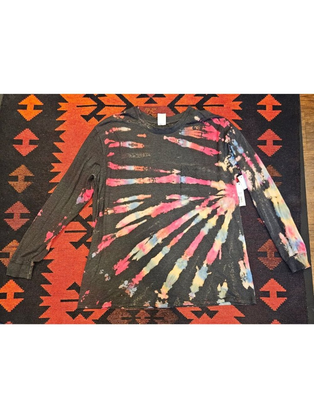 NEW No Boundaries Juniors XL Tie-Dye Long Sleeve Pocket Tee Multicolor Spiral